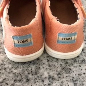 Toms toddler T6 peach slip on shoes